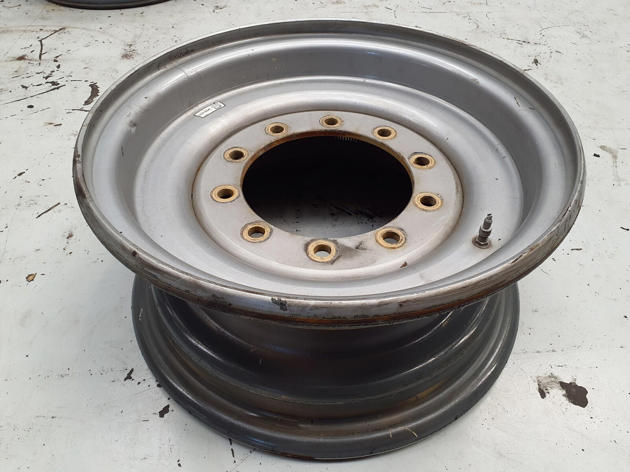 Liebherr Rim 445/95R25 10 12 1p - Rim for Crane: picture 1 Liebherr Rim 445/95R25 10 12 1p - Rim for Crane: picture 1