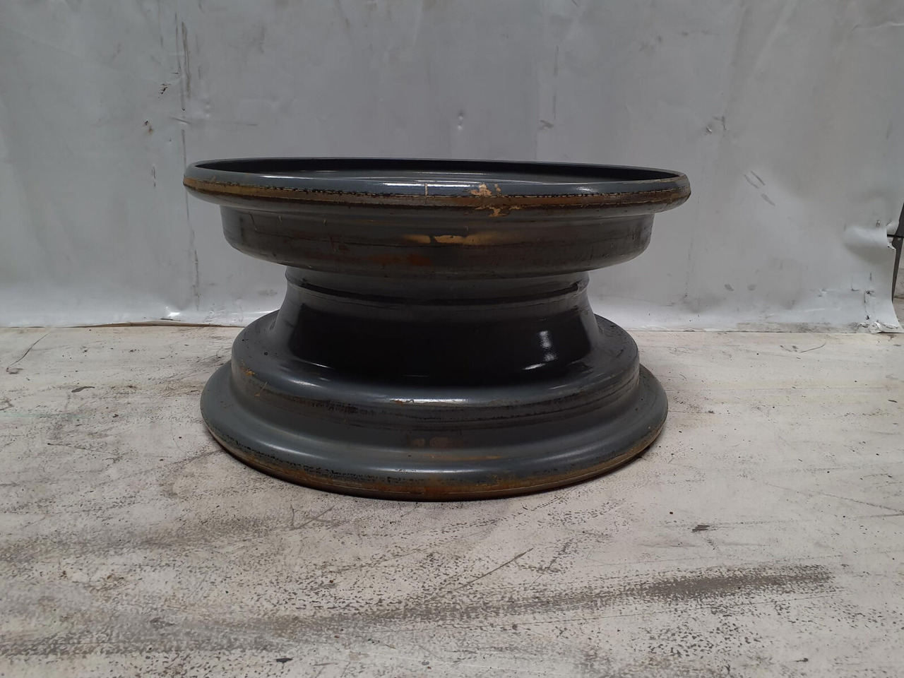 Liebherr Rim 445/95R25 10 12 1p - Rim for Crane: picture 2 Liebherr Rim 445/95R25 10 12 1p - Rim for Crane: picture 2