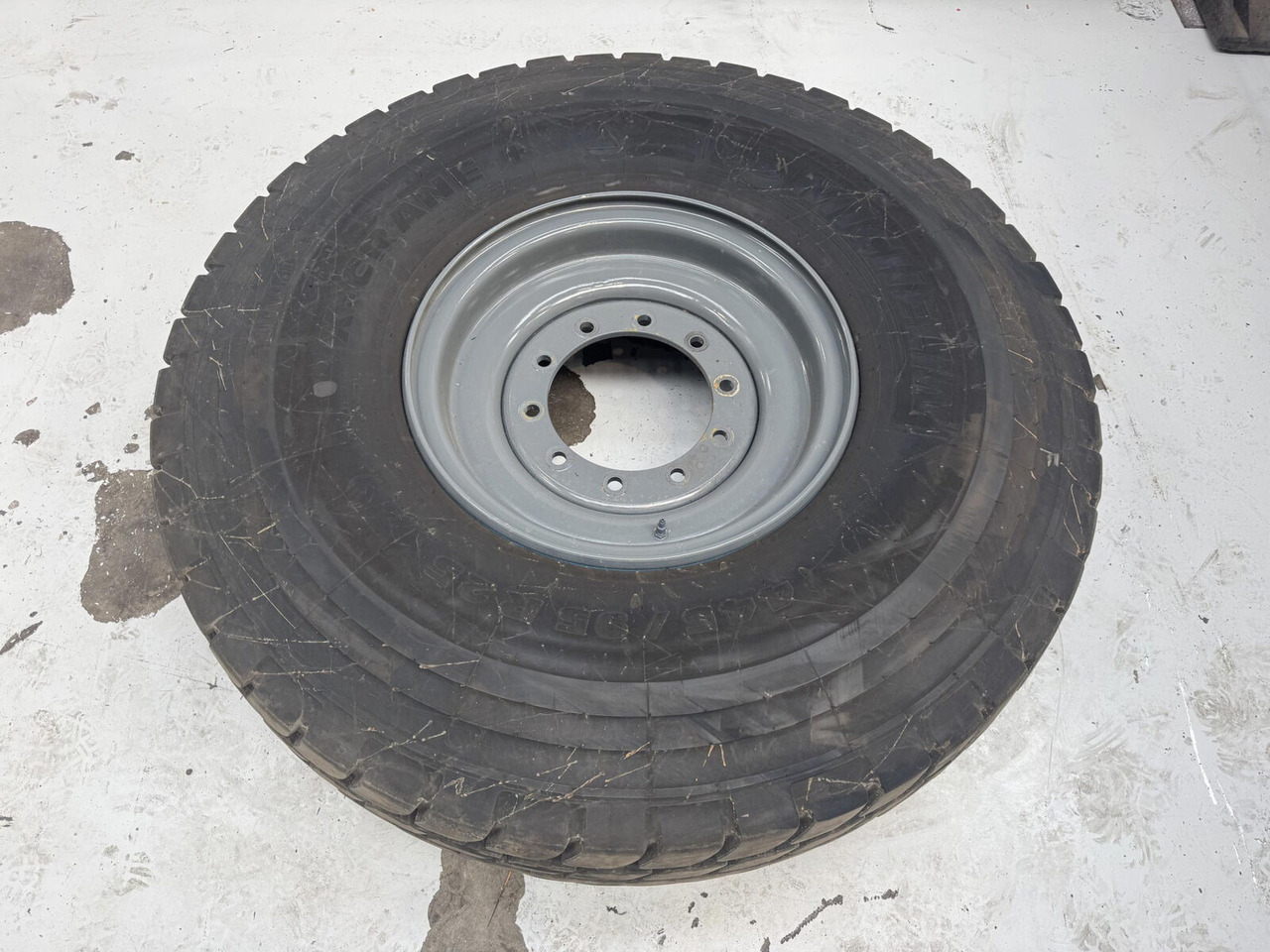 Liebherr Wheel 445/95 R25 10 12 1p - Wheel and tire package for Crane: picture 5 Liebherr Wheel 445/95 R25 10 12 1p - Wheel and tire package for Crane: picture 5