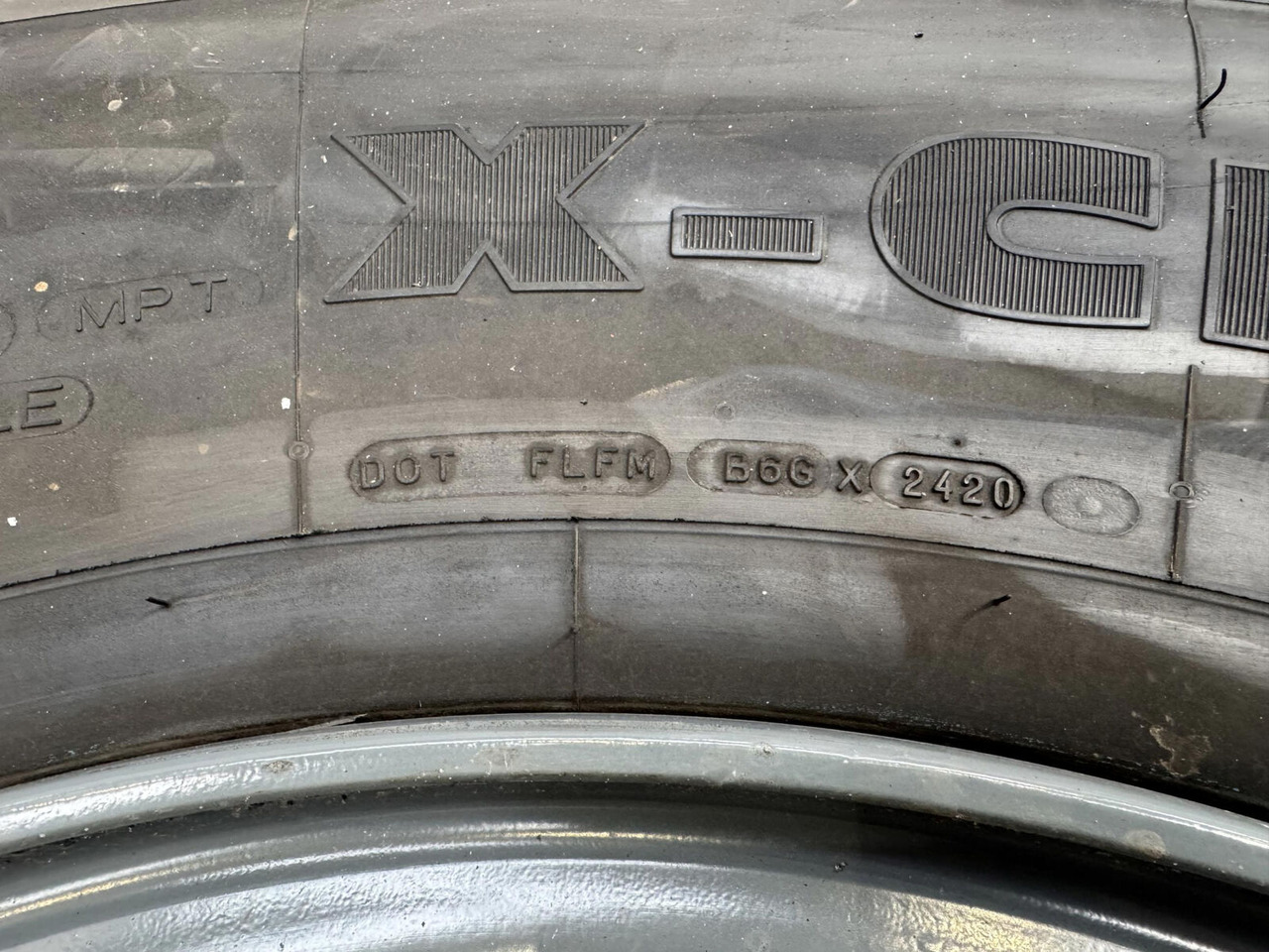 Liebherr Wheel 445/95 R25 10 12 1p - Wheel and tire package for Crane: picture 4 Liebherr Wheel 445/95 R25 10 12 1p - Wheel and tire package for Crane: picture 4