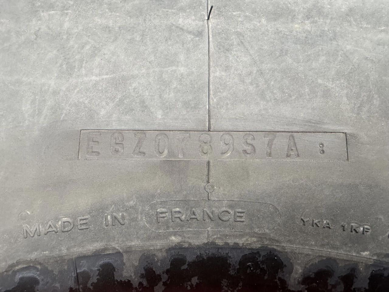 Liebherr Wheel 445/95R25 10 12 1p - Wheel and tire package for Crane: picture 4 Liebherr Wheel 445/95R25 10 12 1p - Wheel and tire package for Crane: picture 4