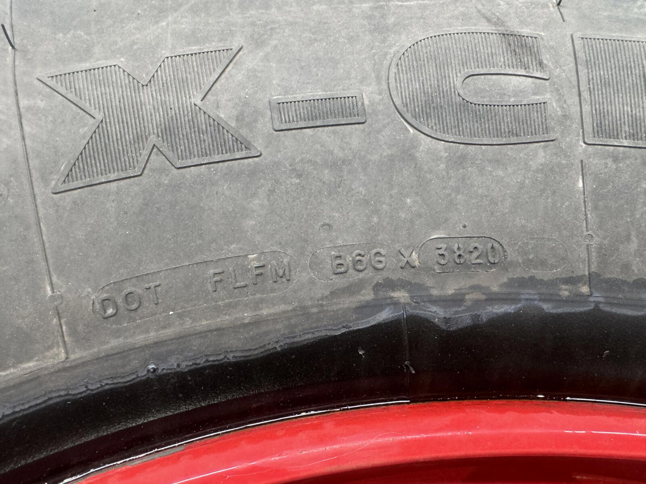 Liebherr Wheel 445/95R25 10 12 1p - Wheel and tire package for Crane: picture 5 Liebherr Wheel 445/95R25 10 12 1p - Wheel and tire package for Crane: picture 5