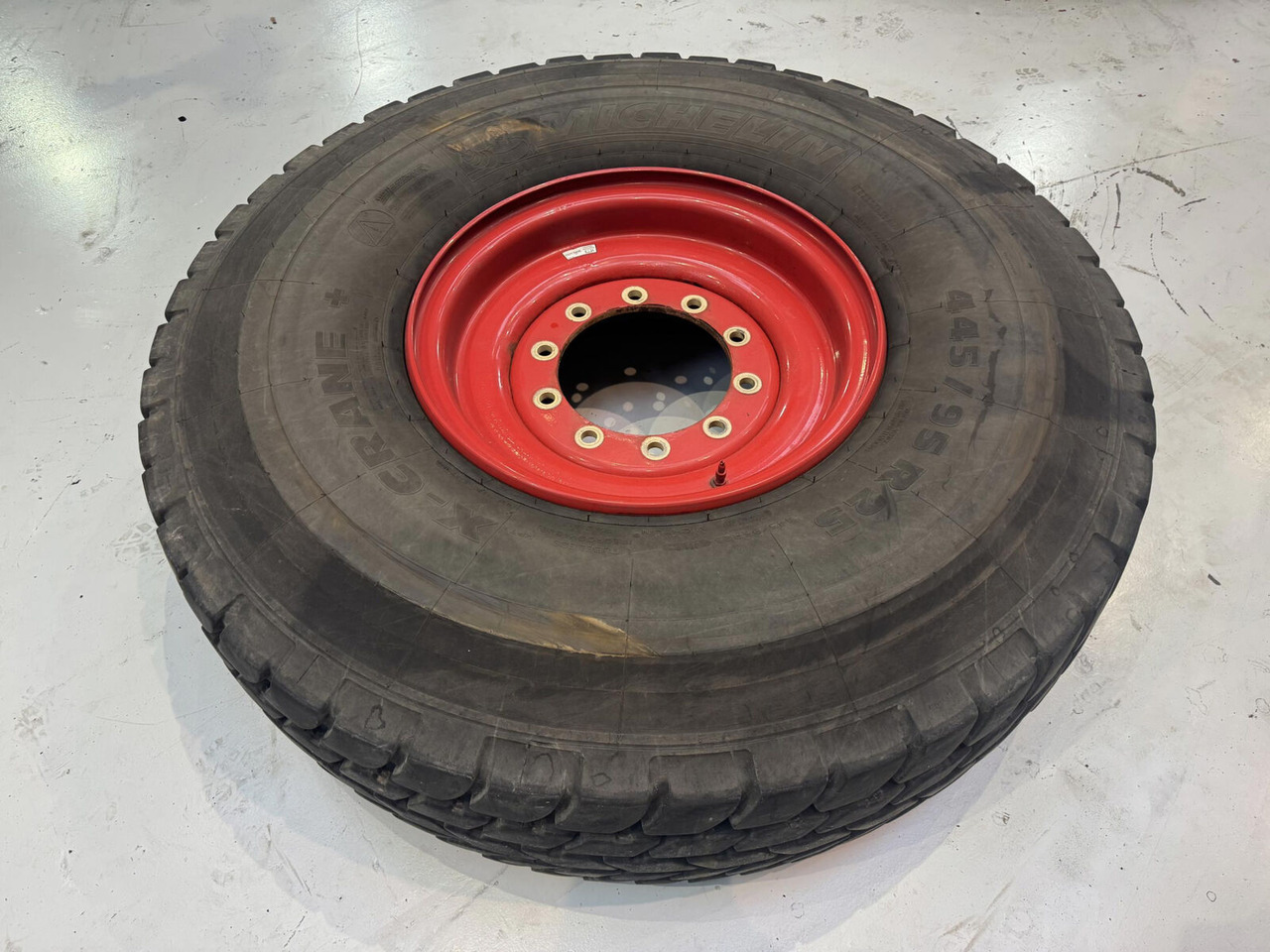 Liebherr Wheel 445/95R25 10 12 1p - Wheel and tire package for Crane: picture 2 Liebherr Wheel 445/95R25 10 12 1p - Wheel and tire package for Crane: picture 2