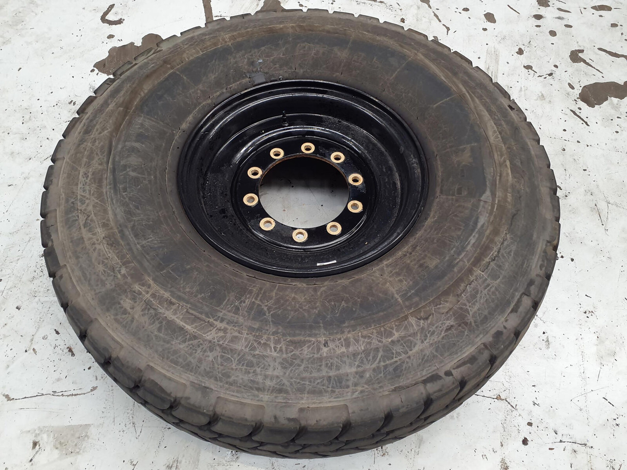 Liebherr Wheel 445/95R25 10 12 1p - Wheel and tire package for Crane: picture 2 Liebherr Wheel 445/95R25 10 12 1p - Wheel and tire package for Crane: picture 2