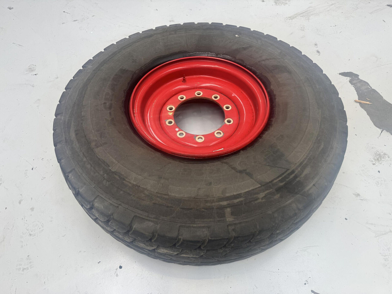 Liebherr Wheel 445/95R25 10 12 1p - Wheel and tire package for Crane: picture 2 Liebherr Wheel 445/95R25 10 12 1p - Wheel and tire package for Crane: picture 2