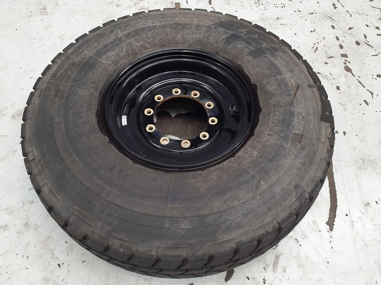 Liebherr Wheel 445/95R25 10 12 1p - Wheel and tire package for Crane: picture 2 Liebherr Wheel 445/95R25 10 12 1p - Wheel and tire package for Crane: picture 2