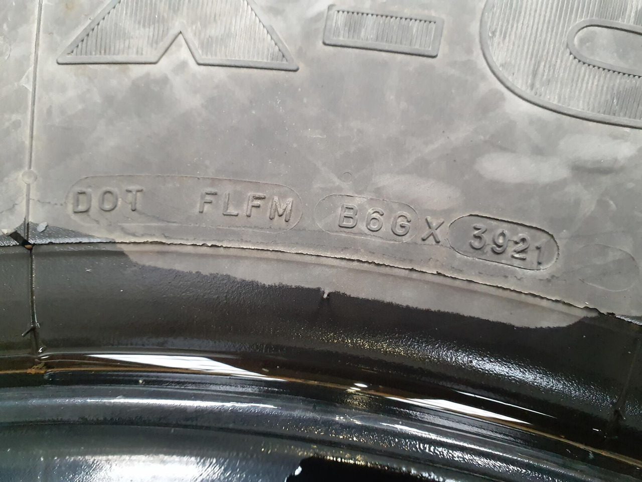Liebherr Wheel 445/95R25 10 12 1p - Wheel and tire package for Crane: picture 3 Liebherr Wheel 445/95R25 10 12 1p - Wheel and tire package for Crane: picture 3