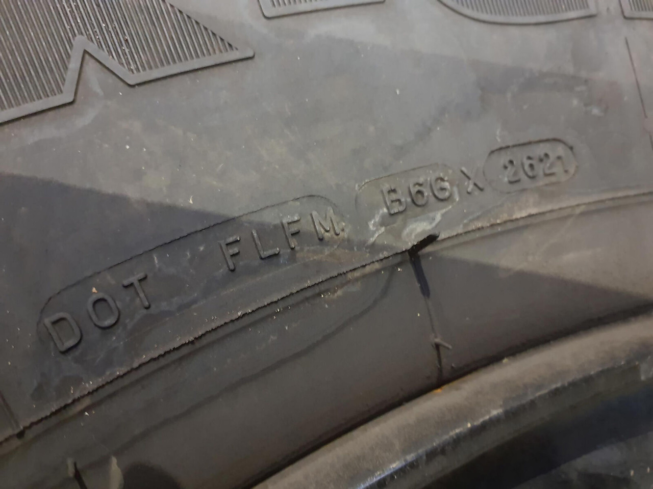 Liebherr Wheel 445/95R25 10 12 1p - Wheel and tire package for Crane: picture 3 Liebherr Wheel 445/95R25 10 12 1p - Wheel and tire package for Crane: picture 3