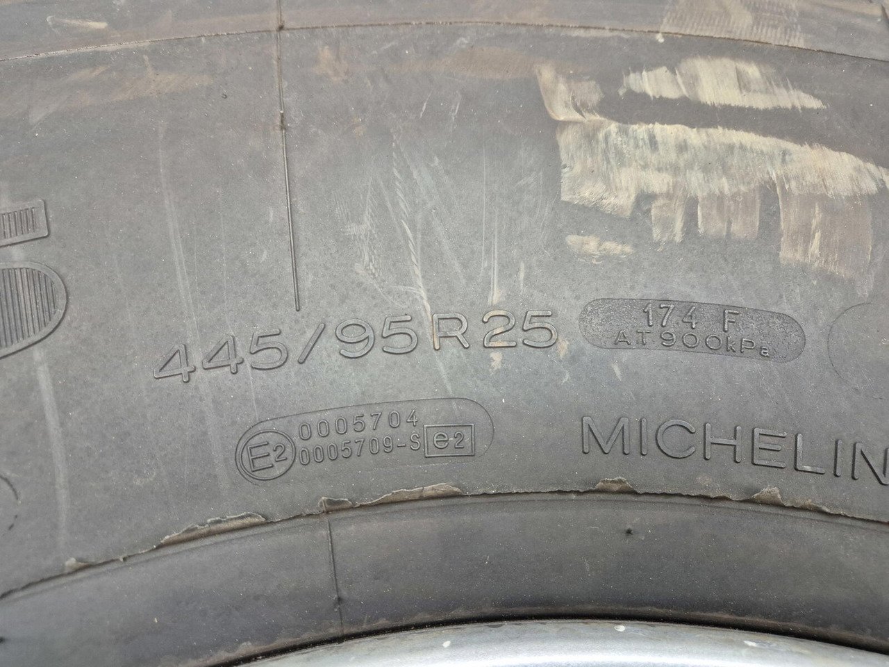 Michelin Wheel 445/95R25 10 12 1p - Wheel and tire package: picture 5 Michelin Wheel 445/95R25 10 12 1p - Wheel and tire package: picture 5