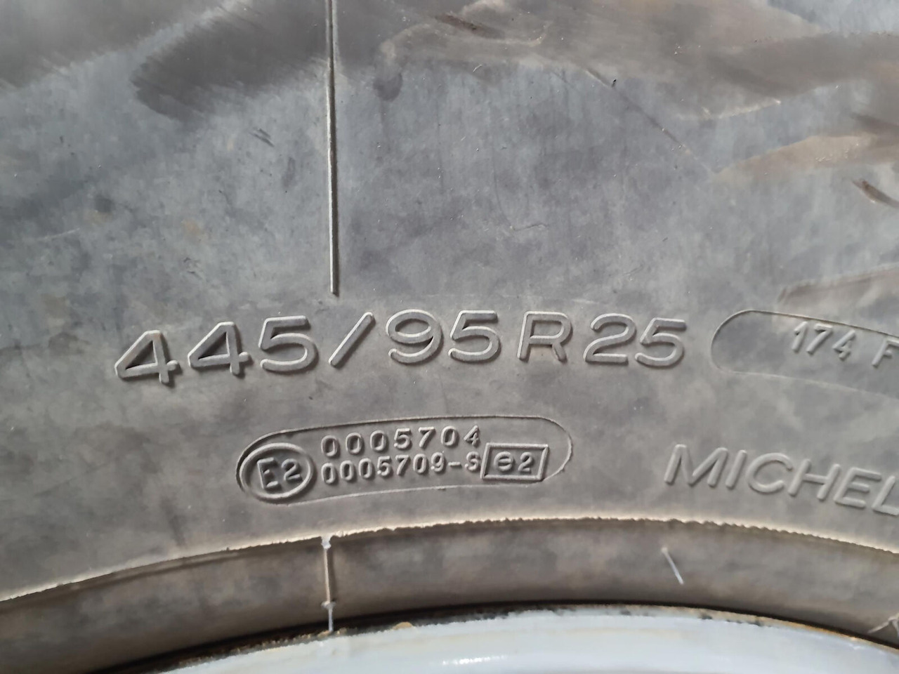 Michelin Wheel 445/95R25 10 12 1p - Wheel and tire package: picture 4 Michelin Wheel 445/95R25 10 12 1p - Wheel and tire package: picture 4