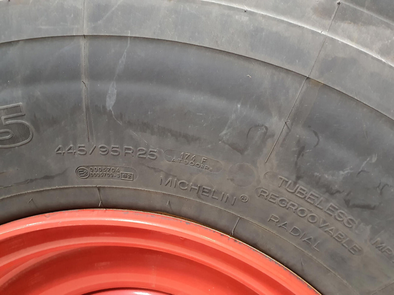 Michelin Wheel 445/95R25 10 12 1p - Wheel and tire package: picture 5 Michelin Wheel 445/95R25 10 12 1p - Wheel and tire package: picture 5