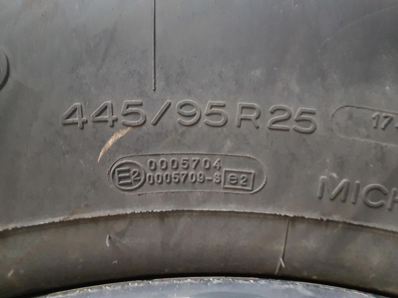 Michelin Wheel 445/95R25 10 12 1p - Wheel and tire package: picture 5 Michelin Wheel 445/95R25 10 12 1p - Wheel and tire package: picture 5