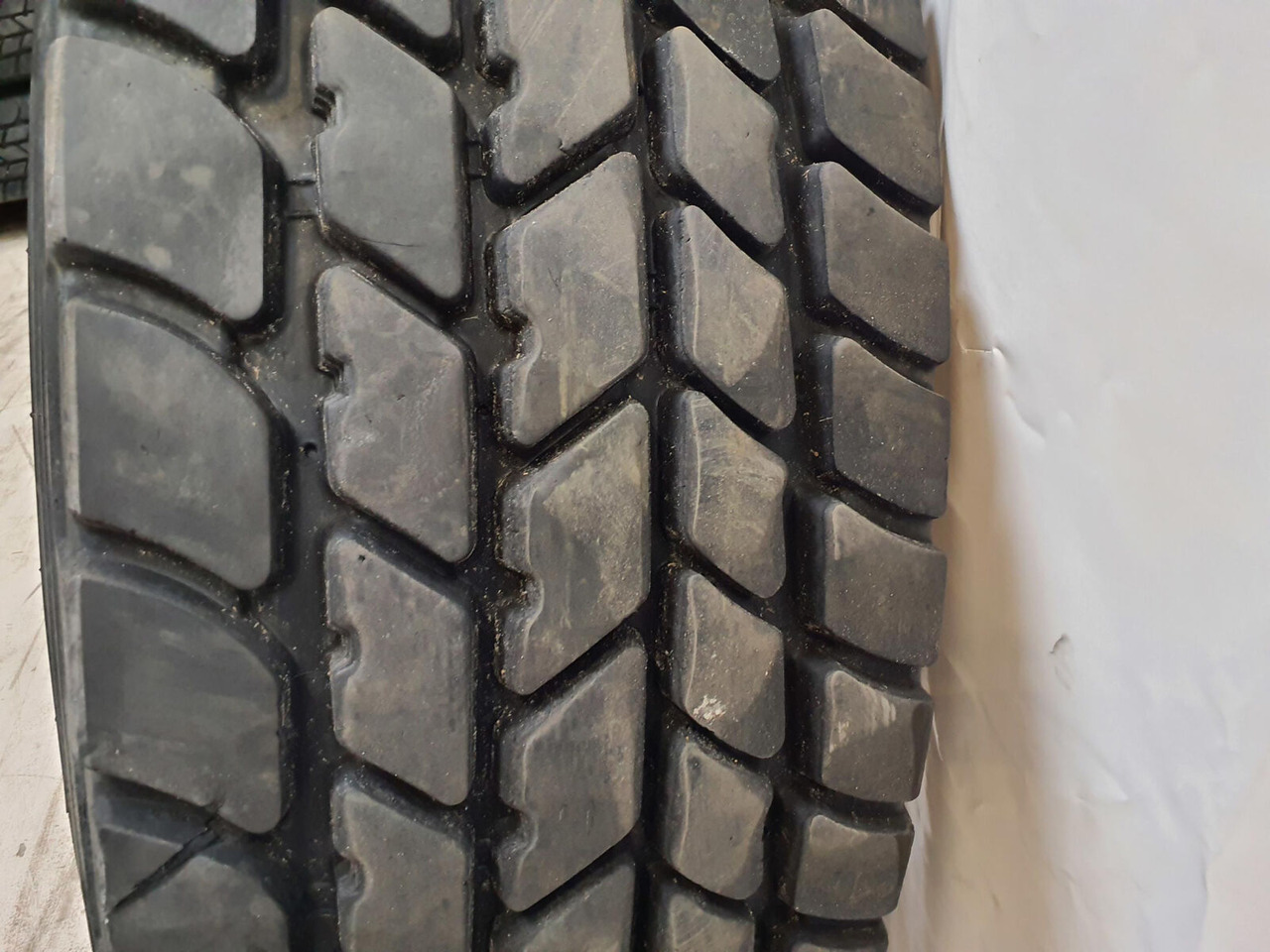 Michelin Wheel 445/95R25 10 12 1p - Wheel and tire package: picture 4 Michelin Wheel 445/95R25 10 12 1p - Wheel and tire package: picture 4