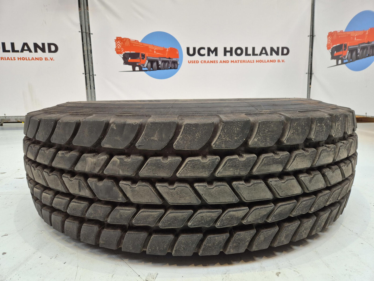Michelin Wheel 445/95R25 10 12 1p - Wheel and tire package: picture 3 Michelin Wheel 445/95R25 10 12 1p - Wheel and tire package: picture 3