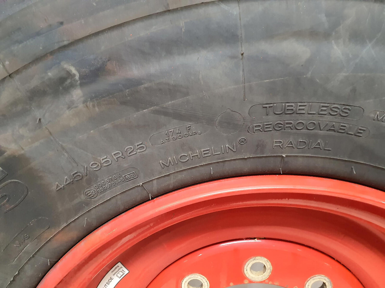 Michelin Wheel 445/95R25 10 12 1p - Wheel and tire package: picture 5 Michelin Wheel 445/95R25 10 12 1p - Wheel and tire package: picture 5