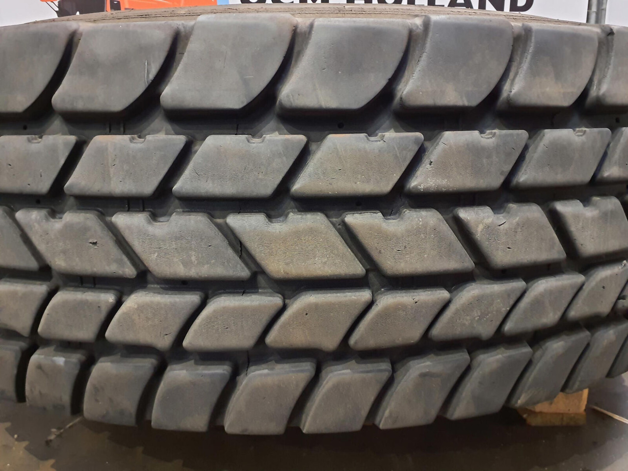 Michelin Wheel 445/95R25 10 12.3 1p - Wheel and tire package: picture 3 Michelin Wheel 445/95R25 10 12.3 1p - Wheel and tire package: picture 3