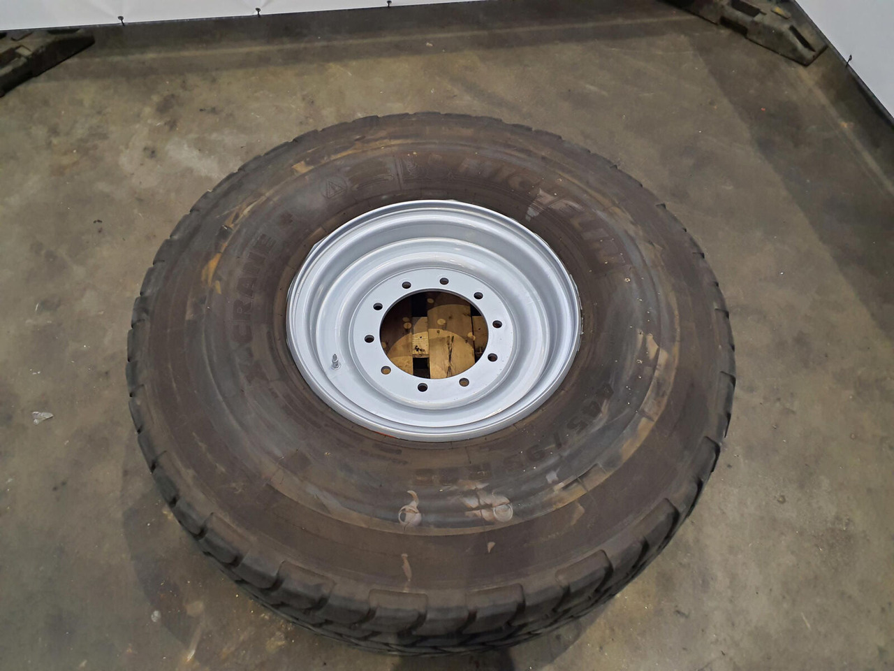 Michelin Wheel 445/95R25 10 12.3 1p - Wheel and tire package: picture 1 Michelin Wheel 445/95R25 10 12.3 1p - Wheel and tire package: picture 1