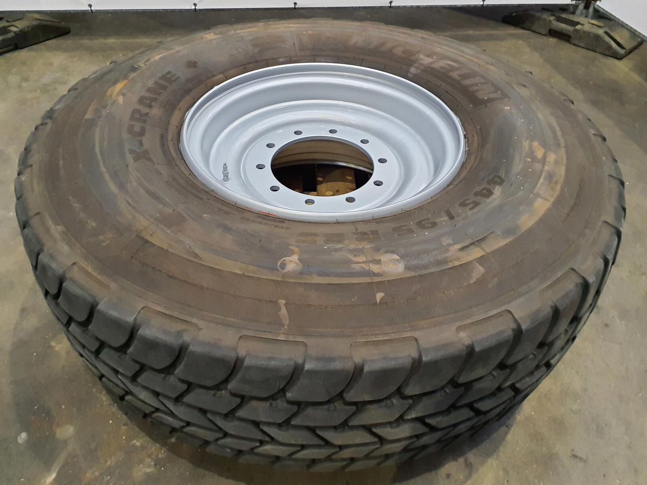 Michelin Wheel 445/95R25 10 12.3 1p - Wheel and tire package: picture 2 Michelin Wheel 445/95R25 10 12.3 1p - Wheel and tire package: picture 2