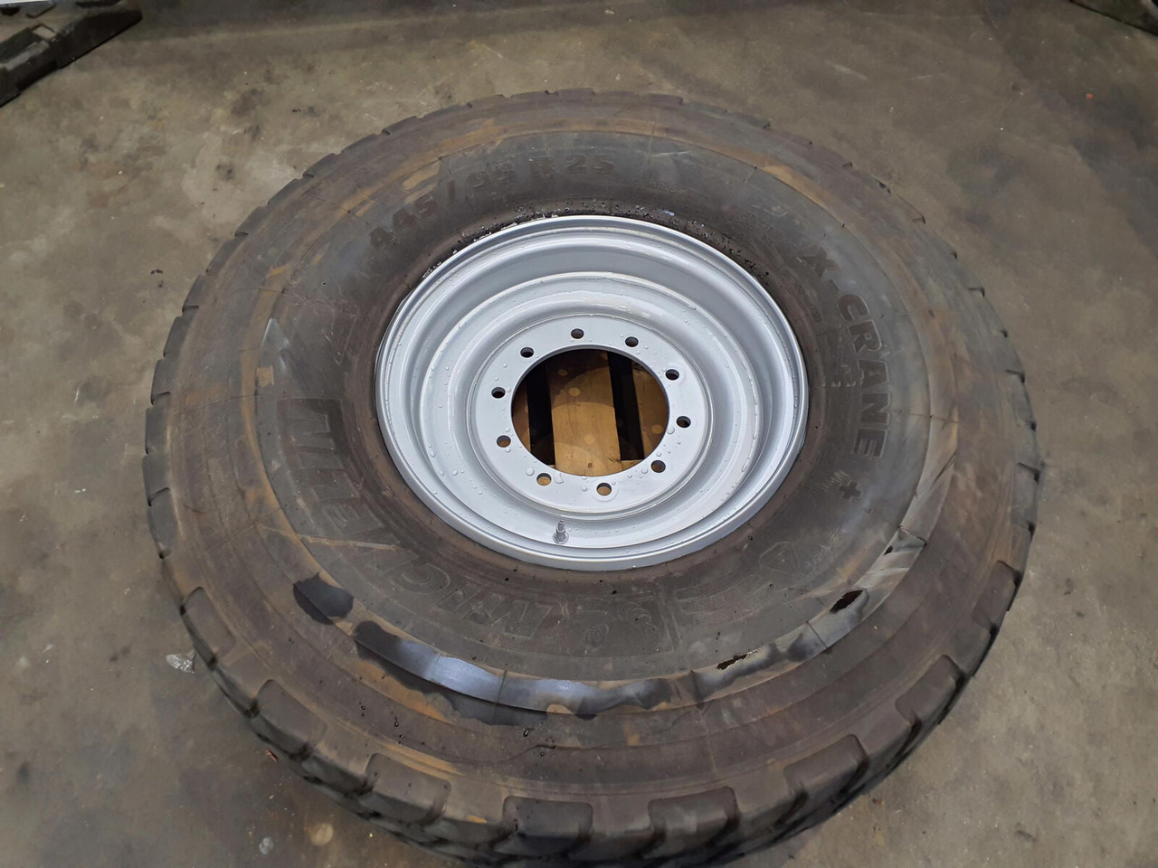 Michelin Wheel 445/95R25 10 12.3 1p - Wheel and tire package: picture 1 Michelin Wheel 445/95R25 10 12.3 1p - Wheel and tire package: picture 1