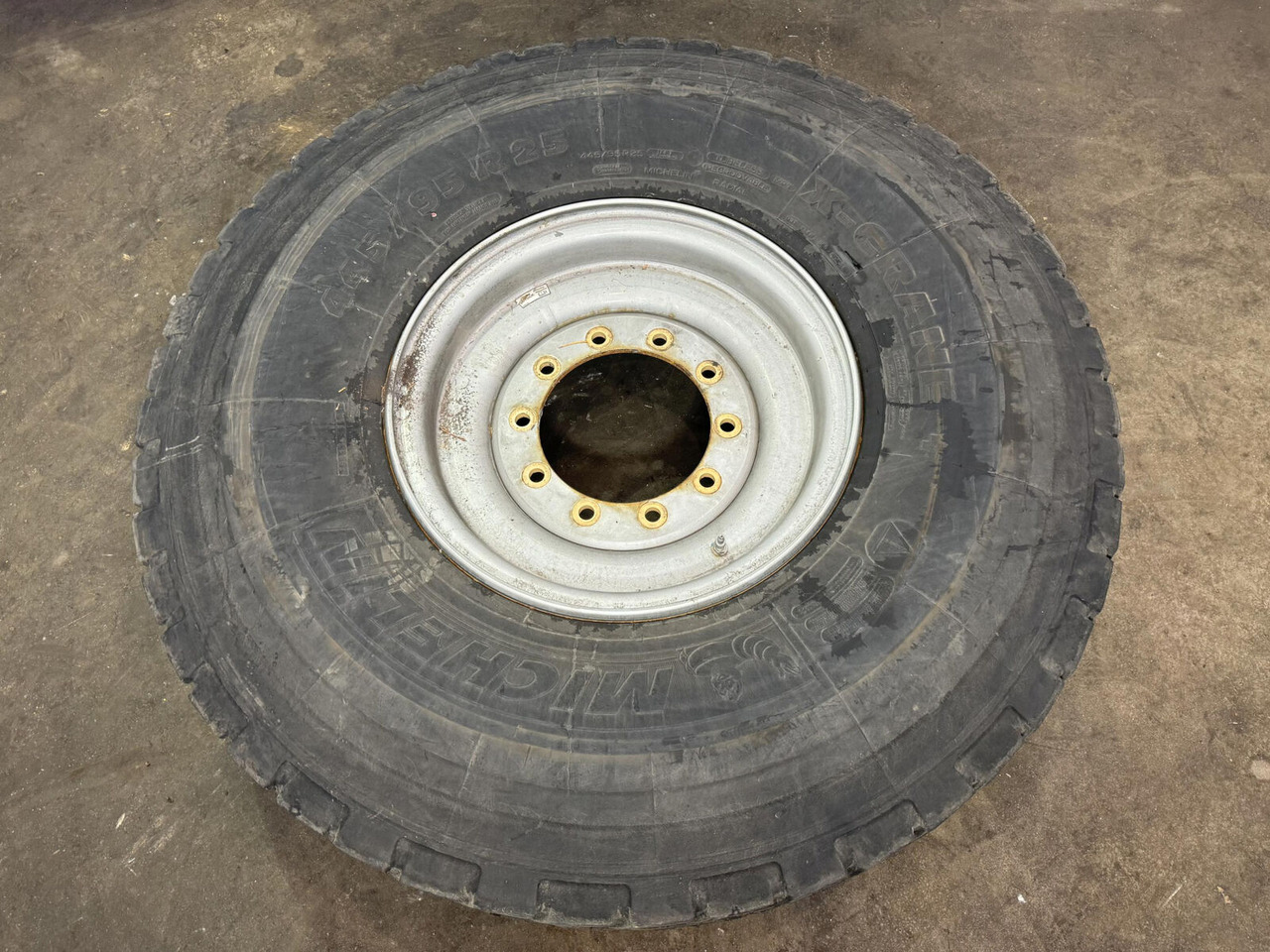 Michelin Wheel 445/95R25 10 12.3 1p - Wheel and tire package: picture 1 Michelin Wheel 445/95R25 10 12.3 1p - Wheel and tire package: picture 1