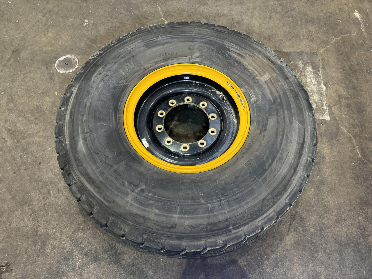 Michelin Wheel 445/95R25 10 12.3 1p - Wheel and tire package: picture 1 Michelin Wheel 445/95R25 10 12.3 1p - Wheel and tire package: picture 1