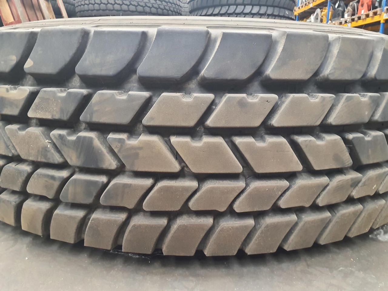 Michelin Wheel 445/95R25 12 14.8 3p - Wheel and tire package: picture 3 Michelin Wheel 445/95R25 12 14.8 3p - Wheel and tire package: picture 3