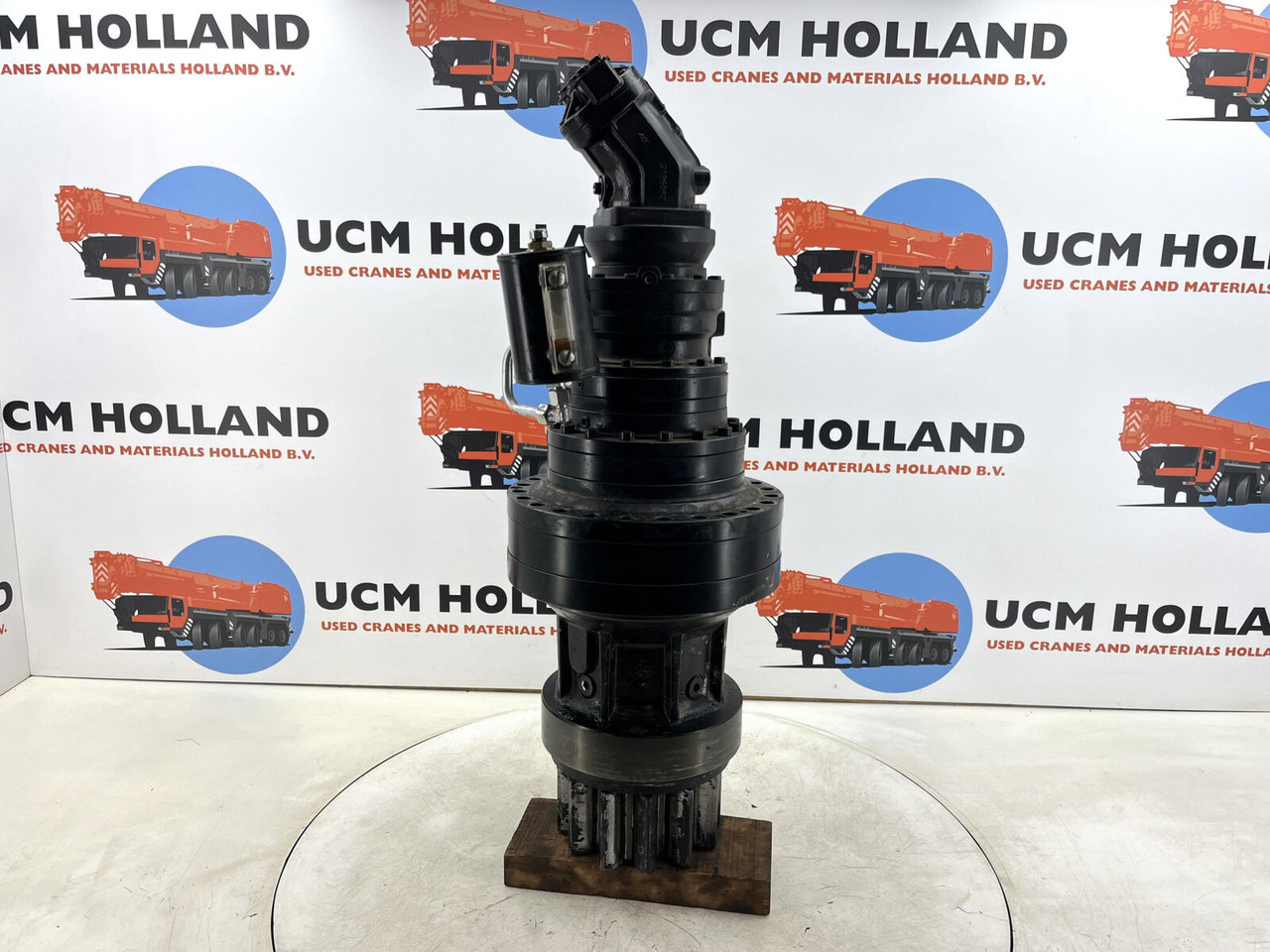 Tadano Faun AC 5.220L-1 Slew gear - Swing motor for Crane: picture 1 Tadano Faun AC 5.220L-1 Slew gear - Swing motor for Crane: picture 1