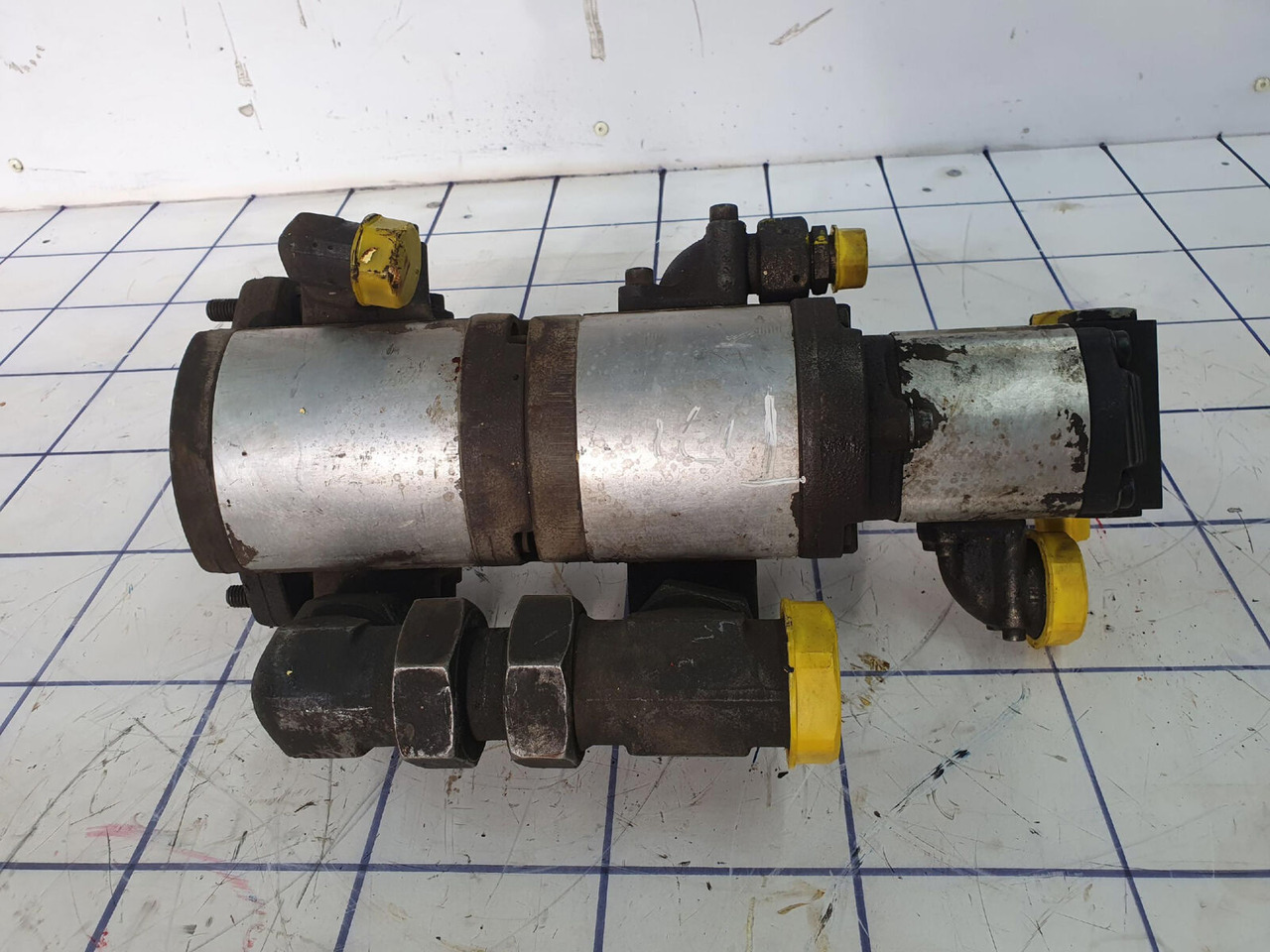 Terex AC 205 3 way gear pump - Hydraulic pump for Mobile crane: picture 3 Terex AC 205 3 way gear pump - Hydraulic pump for Mobile crane: picture 3