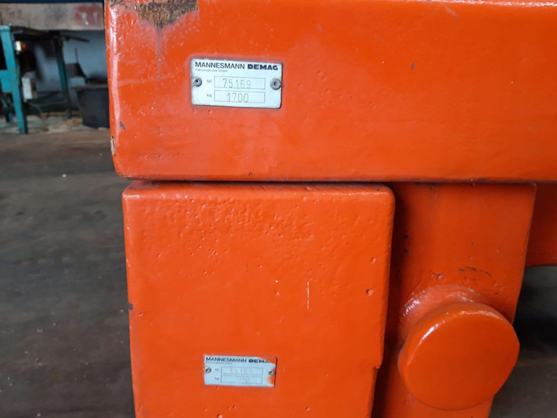 Terex AC 205 counterweight 2,4 ton right side (0.7/1.7 t) - Counterweight for Construction machinery: picture 5 Terex AC 205 counterweight 2,4 ton right side (0.7/1.7 t) - Counterweight for Construction machinery: picture 5