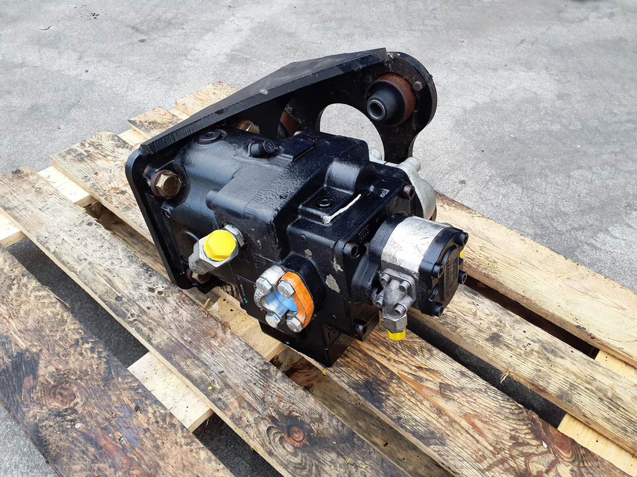 Terex Challenger 3160 Hydraulic pump - Hydraulic pump for Mobile crane: picture 1 Terex Challenger 3160 Hydraulic pump - Hydraulic pump for Mobile crane: picture 1