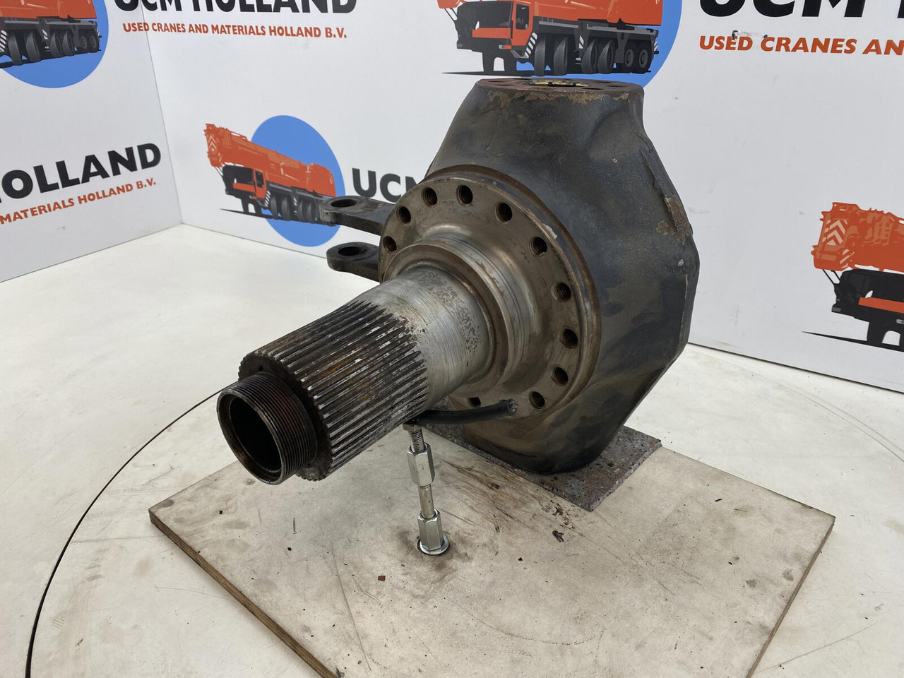 Terex Demag AC 35 Steering knuckle 16 holes axle 2 right - Steering knuckle for Mobile crane: picture 1 Terex Demag AC 35 Steering knuckle 16 holes axle 2 right - Steering knuckle for Mobile crane: picture 1