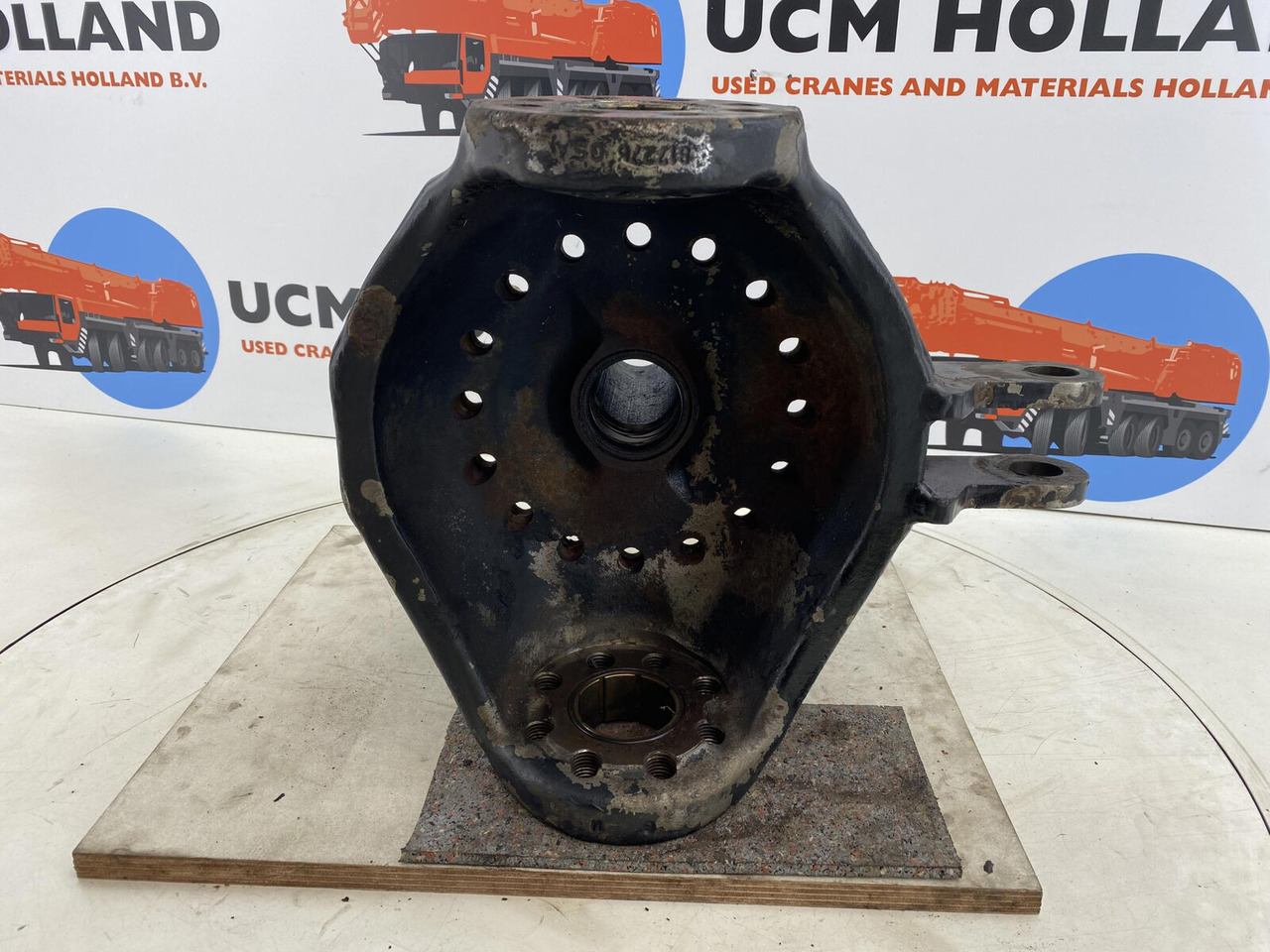 Terex Demag AC 35 Steering knuckle 16 holes axle 2 right - Steering knuckle for Mobile crane: picture 5 Terex Demag AC 35 Steering knuckle 16 holes axle 2 right - Steering knuckle for Mobile crane: picture 5