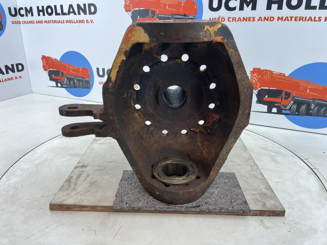 Terex HC 340 Steering knuckle 12 holes axle 3 - Steering knuckle for Crane: picture 5 Terex HC 340 Steering knuckle 12 holes axle 3 - Steering knuckle for Crane: picture 5