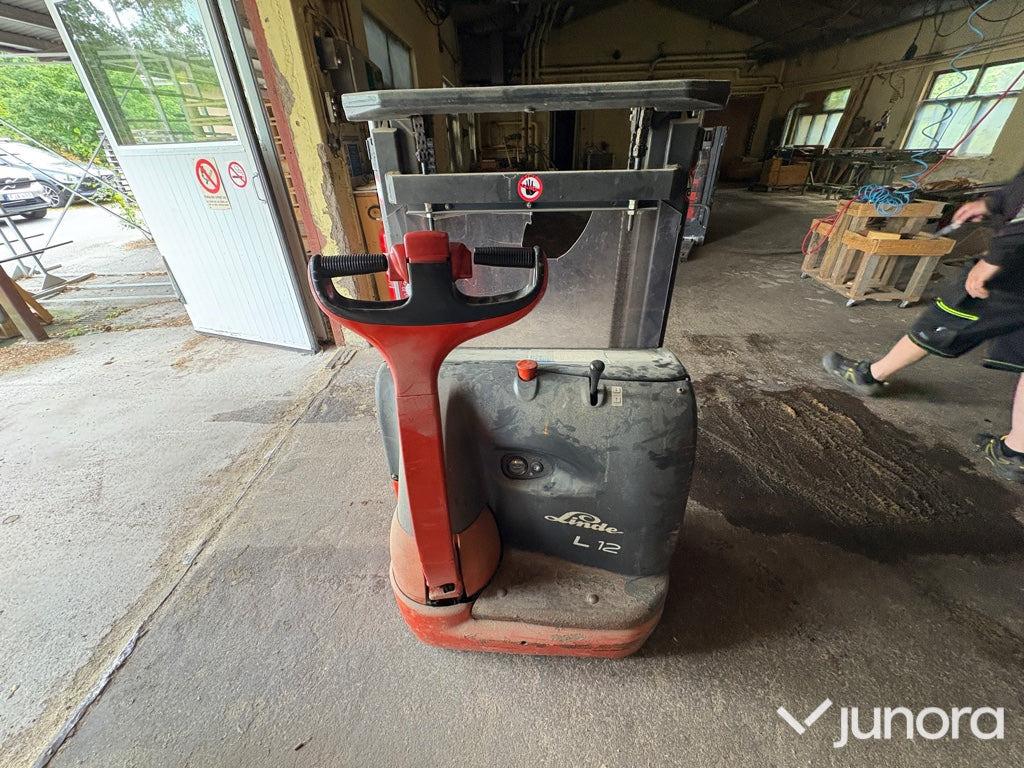 Eltruck Linde L12 - Stacker: picture 2 Eltruck Linde L12 - Stacker: picture 2