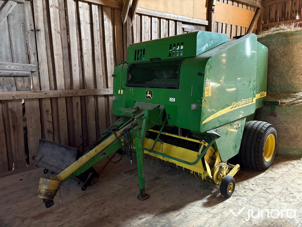 Fixkammarpress John Deere 578 - Round baler: picture 1 Fixkammarpress John Deere 578 - Round baler: picture 1