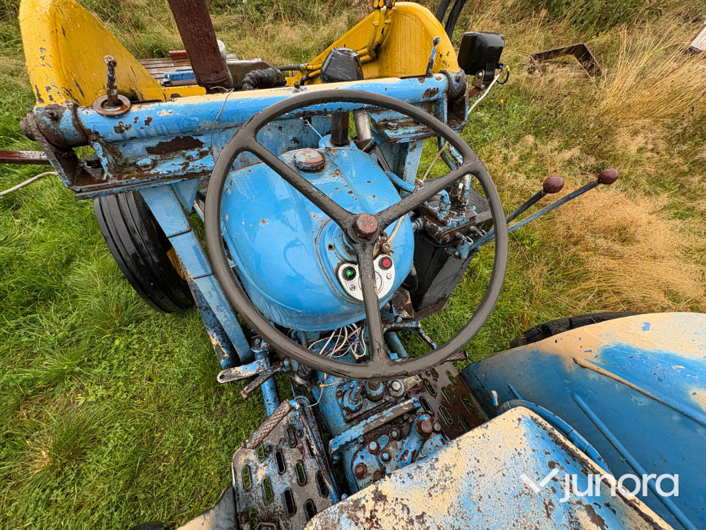 Ford Dexta - Farm tractor: picture 2 Ford Dexta - Farm tractor: picture 2
