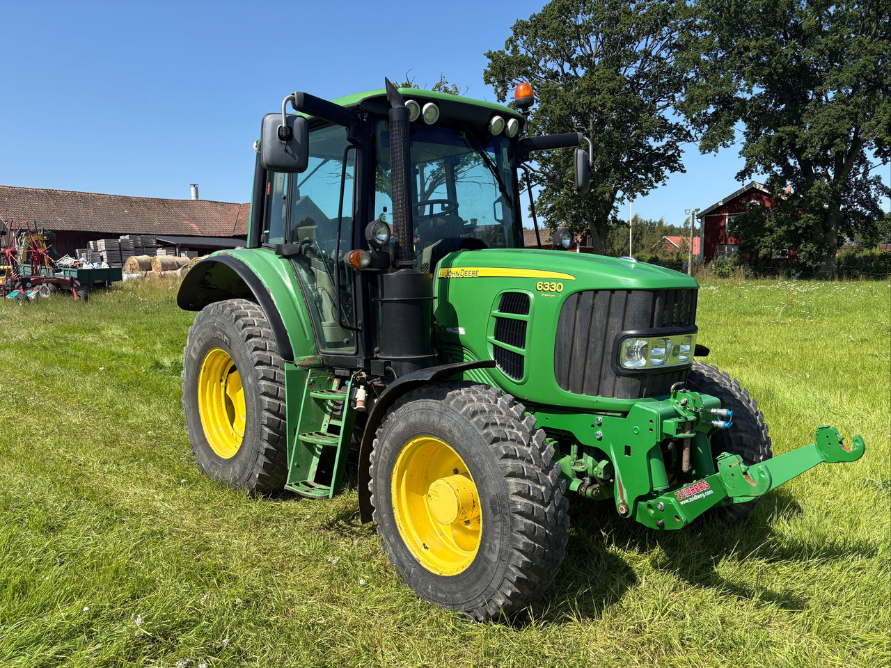 John Deere 6330 - Farm tractor: picture 2 John Deere 6330 - Farm tractor: picture 2
