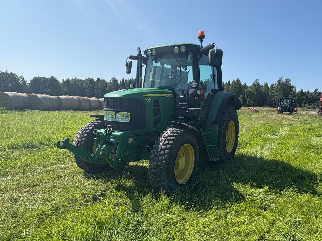 John Deere 6330 - Farm tractor: picture 1 John Deere 6330 - Farm tractor: picture 1