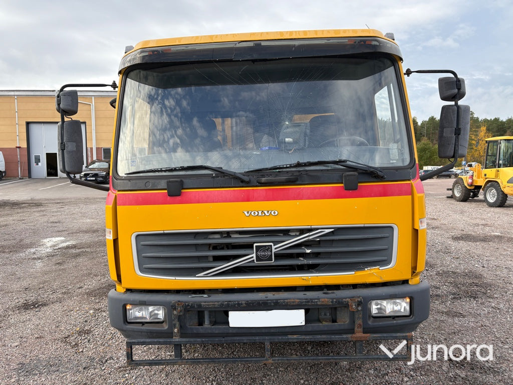 Lastbil Volvo FL611 4X2 - Dropside/ Flatbed truck: picture 2 Lastbil Volvo FL611 4X2 - Dropside/ Flatbed truck: picture 2