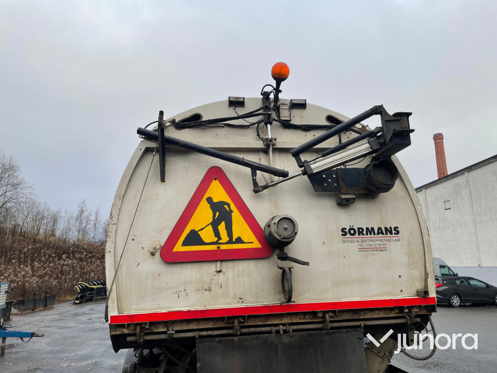 Sop och Uppsamlarbil Scania 94D / 260 - Road sweeper: picture 4 Sop och Uppsamlarbil Scania 94D / 260 - Road sweeper: picture 4