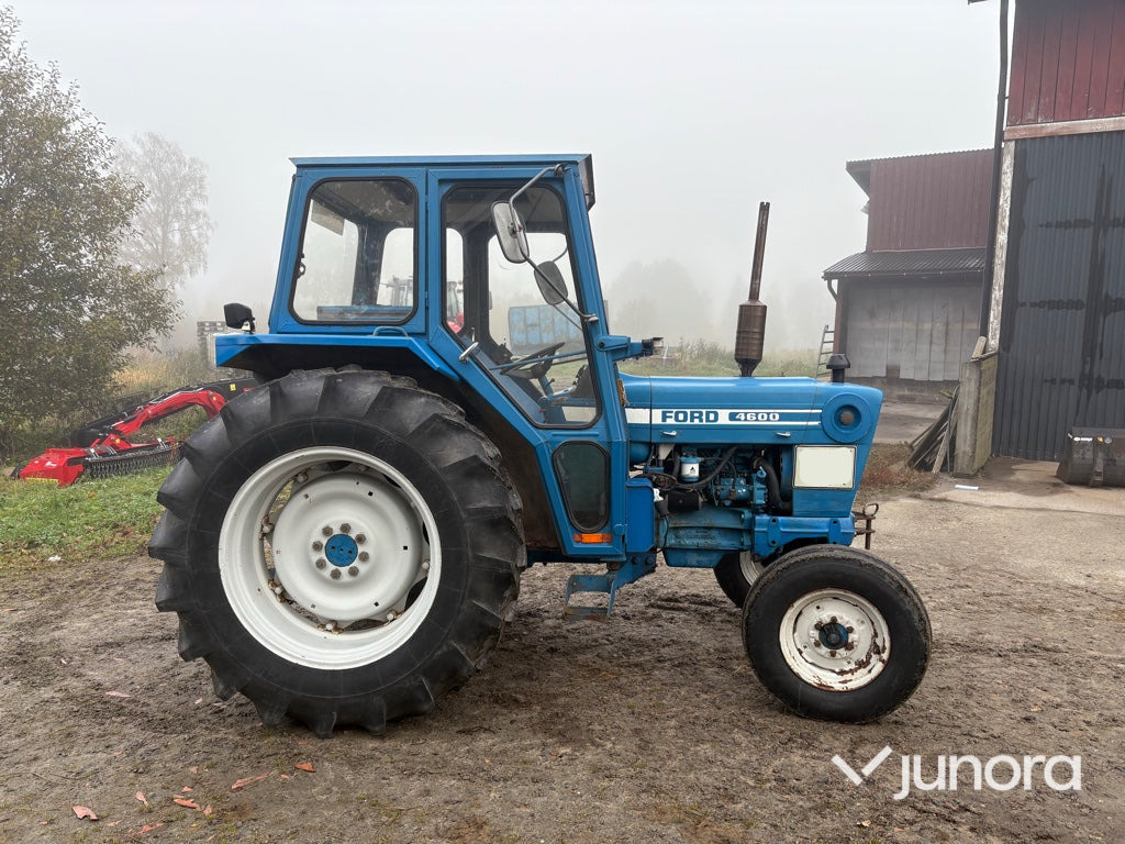 Traktor - Ford 4600 1976 - Farm tractor: picture 3 Traktor - Ford 4600 1976 - Farm tractor: picture 3