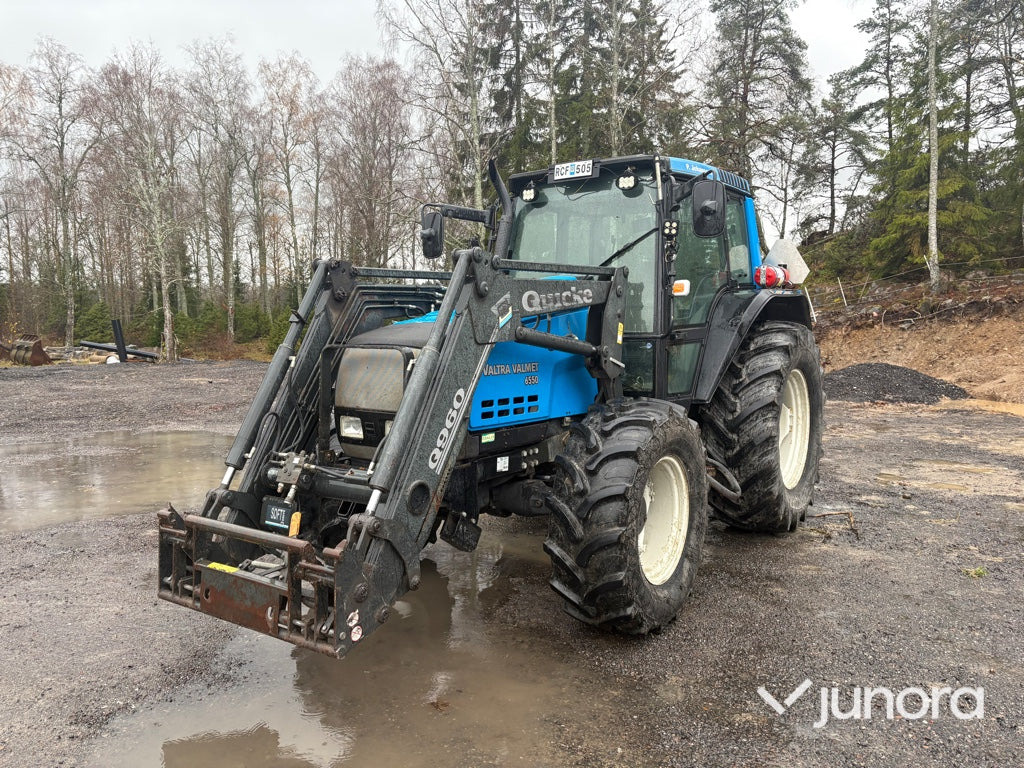 Traktor - Valtra 6550-4 med frontlastare - Farm tractor: picture 1 Traktor - Valtra 6550-4 med frontlastare - Farm tractor: picture 1