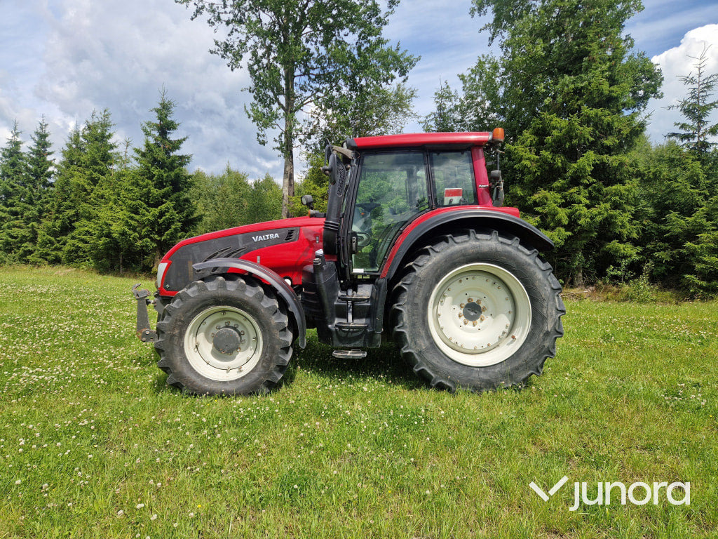 Valtra T203 Direct - Farm tractor: picture 4 Valtra T203 Direct - Farm tractor: picture 4