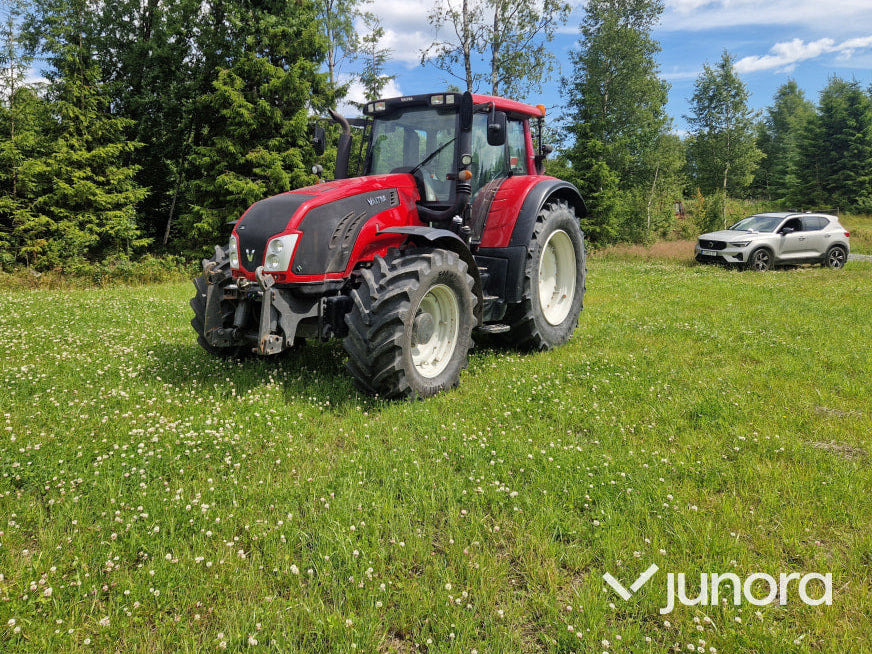 Valtra T203 Direct - Farm tractor: picture 1 Valtra T203 Direct - Farm tractor: picture 1