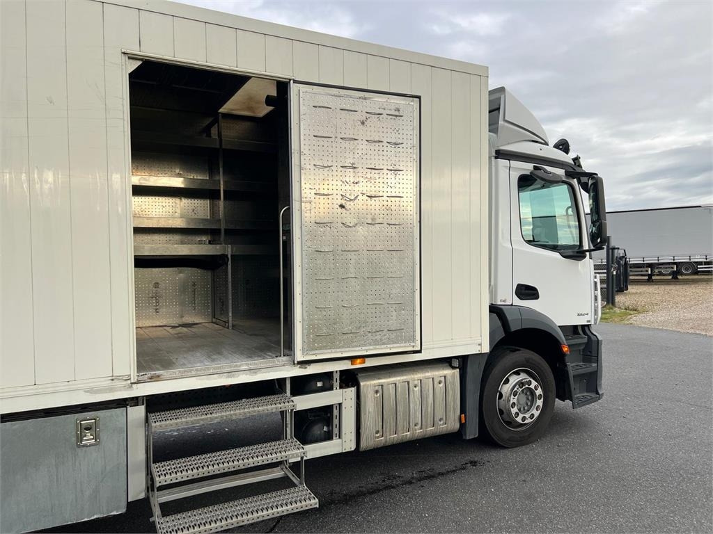Mercedes-Benz Antos 1824 LnR - Box truck: picture 3 Mercedes-Benz Antos 1824 LnR - Box truck: picture 3