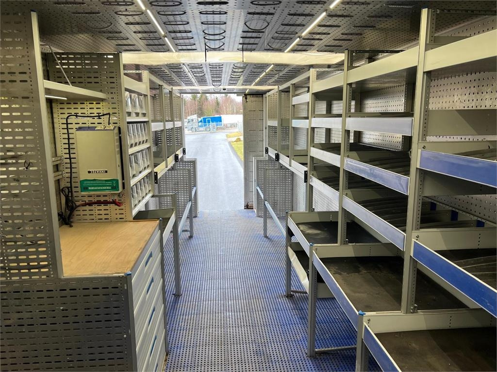 Mercedes-Benz Antos 1824 LnR - Box truck: picture 4 Mercedes-Benz Antos 1824 LnR - Box truck: picture 4