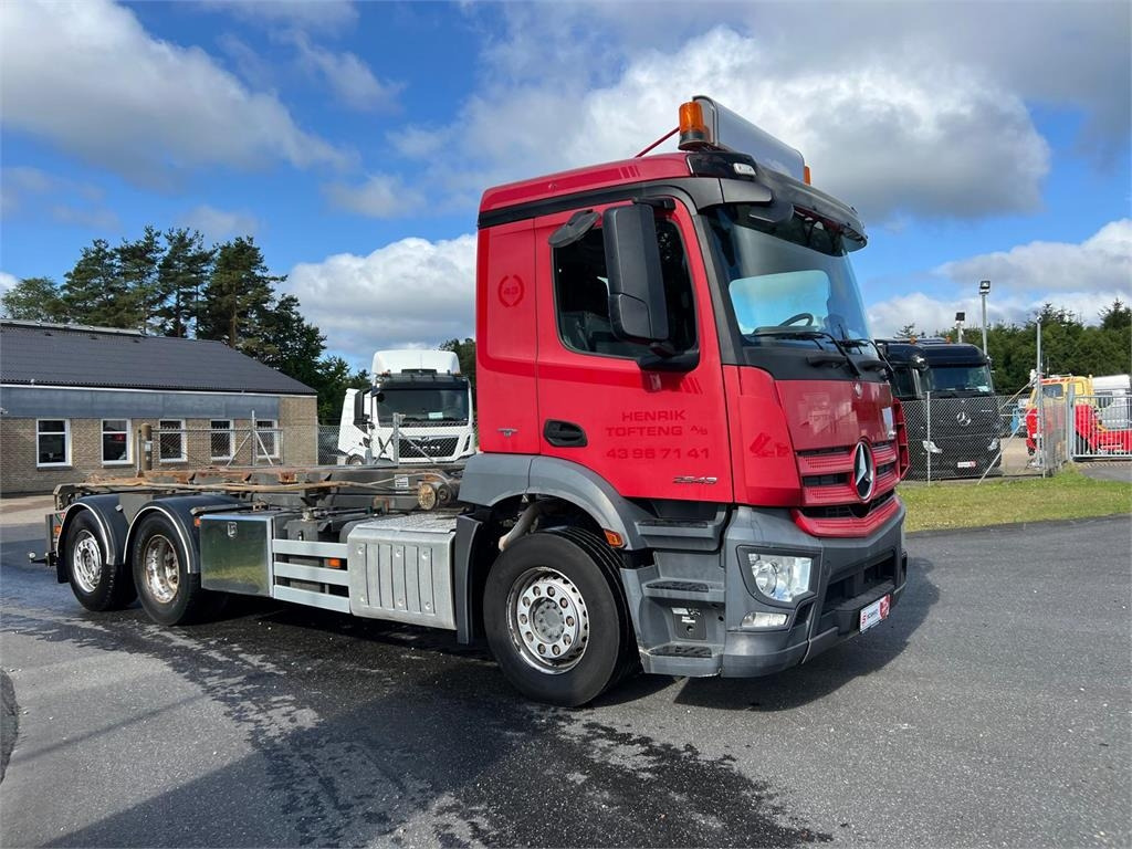 Mercedes-Benz Antos 2543 - Skip loader truck: picture 3 Mercedes-Benz Antos 2543 - Skip loader truck: picture 3