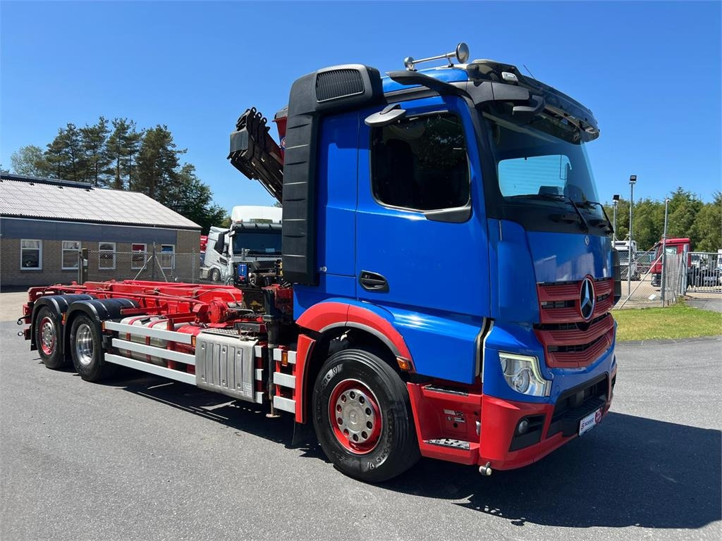 Mercedes-Benz Antos 2545 - HMF 1520K-RCkran - Skip loader truck: picture 2 Mercedes-Benz Antos 2545 - HMF 1520K-RCkran - Skip loader truck: picture 2