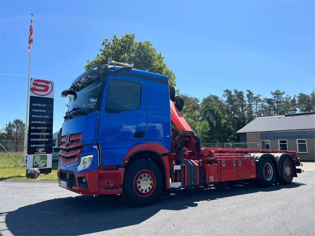 Mercedes-Benz Antos 2545 - HMF 1520K-RCkran - Skip loader truck: picture 1 Mercedes-Benz Antos 2545 - HMF 1520K-RCkran - Skip loader truck: picture 1
