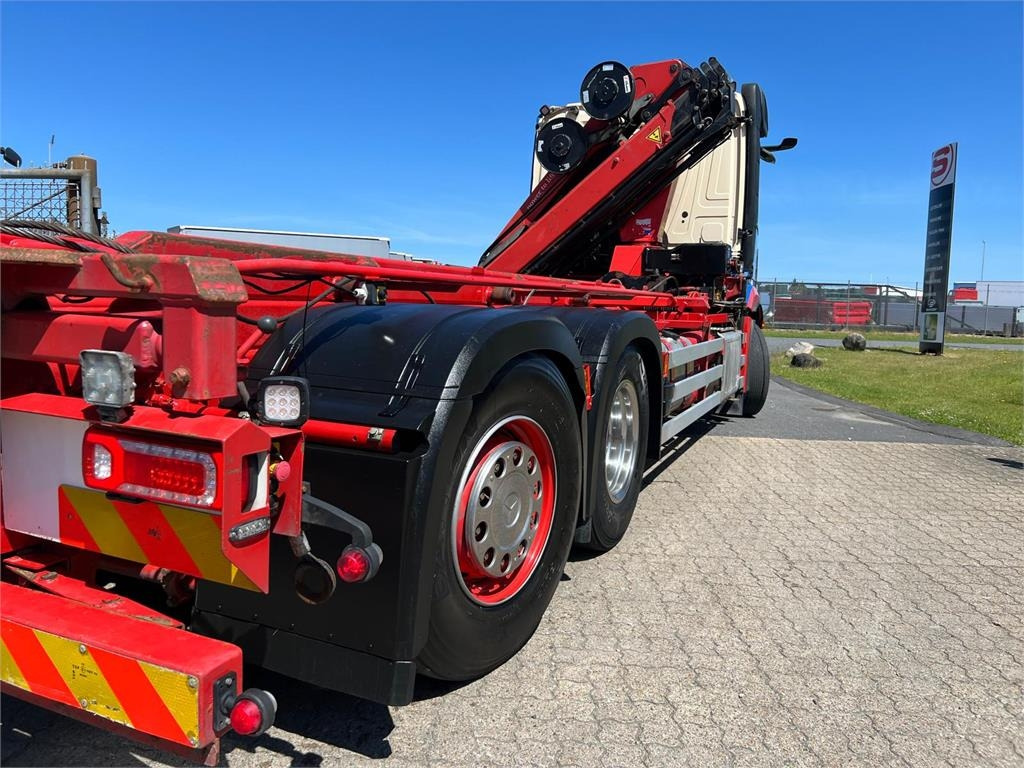 Mercedes-Benz Antos 2545 - HMF 1520K-RCkran - Skip loader truck: picture 3 Mercedes-Benz Antos 2545 - HMF 1520K-RCkran - Skip loader truck: picture 3